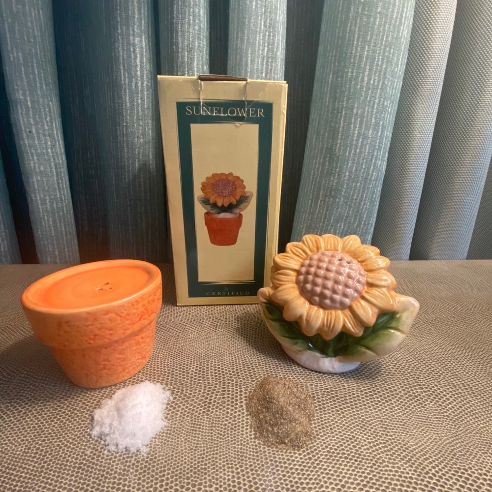 Sunflower and Flower Pot Ceramic Salt & Pepper Shakers